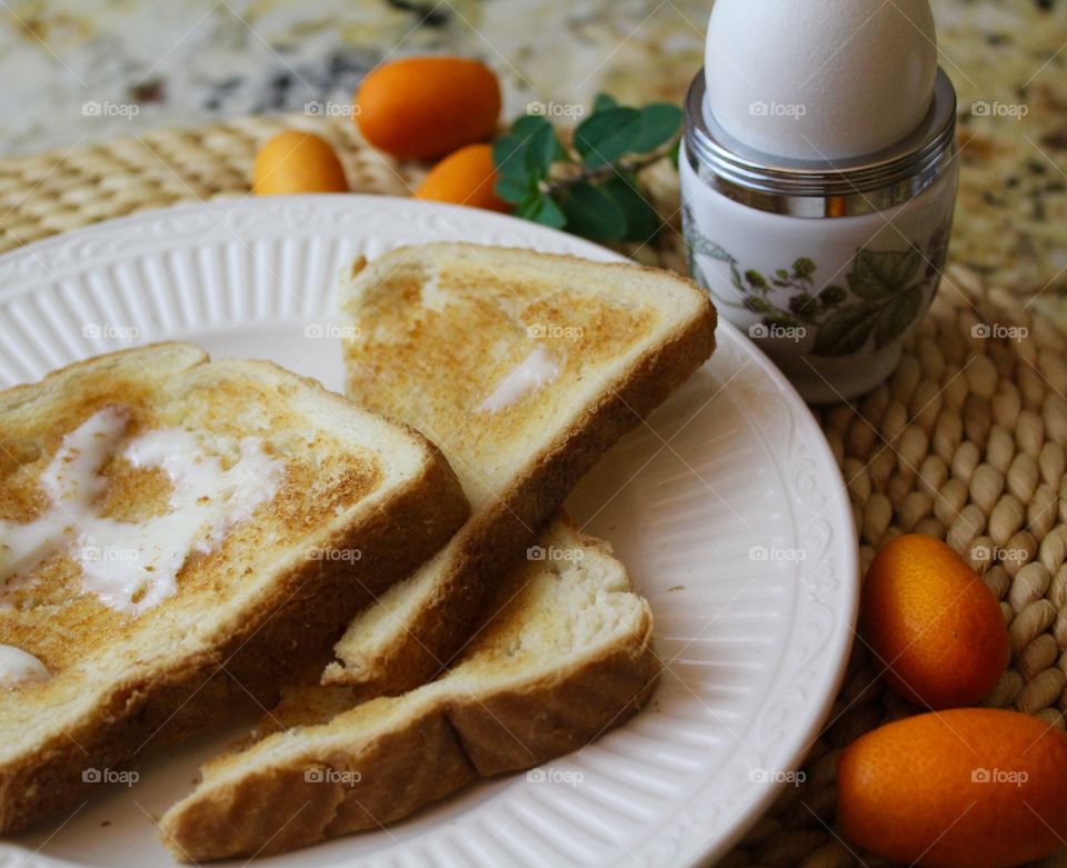 Toast and egg with kumquats