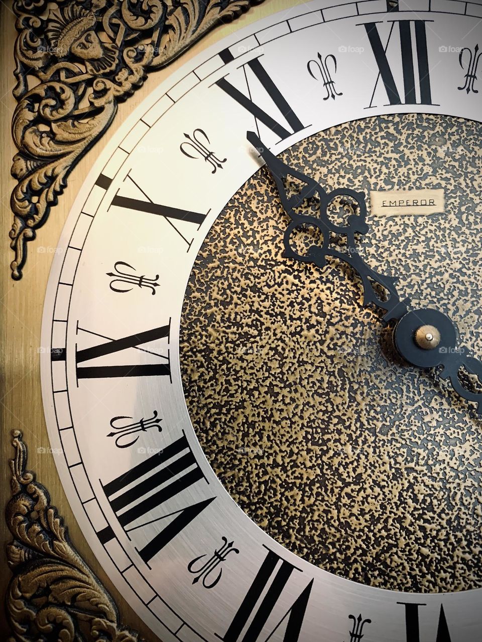 A grandfather clock always keeps watch. But if you don’t remember him, he loses time. 