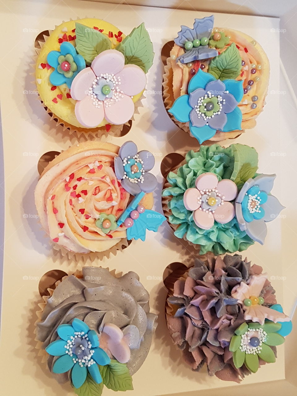 decorated cupcakes