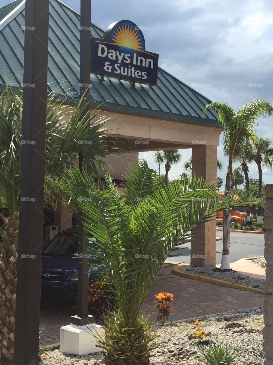 Days Inn - Davenport, Florida. The signage and front drive-up of Days Inn.