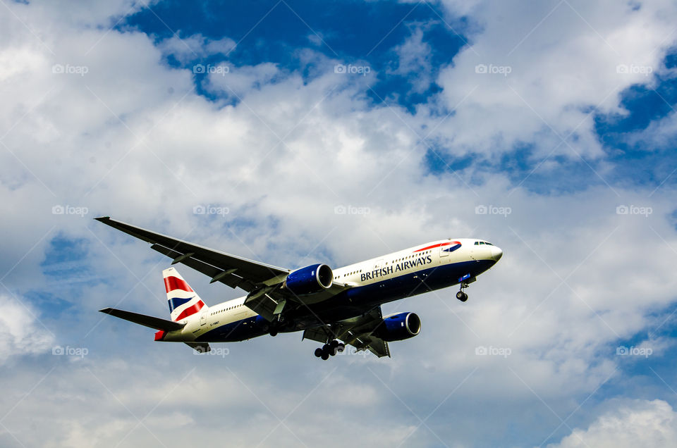 British Airways 777 coming to land at heathrow