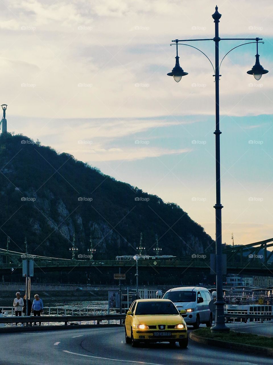 commute cars in Budapest city