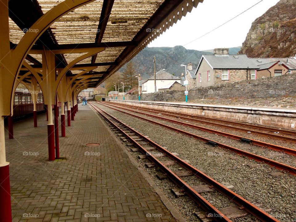 train empty platform tracks by hirsute
