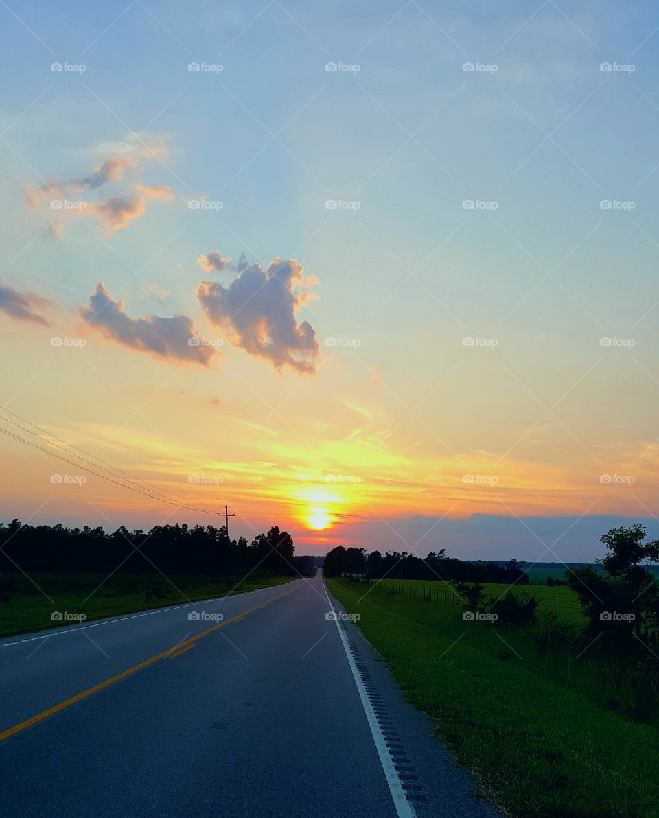 Sunset Road!
The slow road home from a day on the beach! Relaxed driving after an awesome adventure and in most rush to get back to your everyday life.