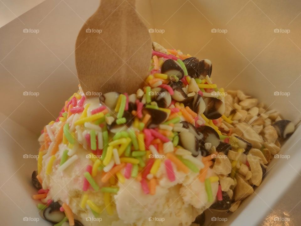 white raspberry with rainbow sprinkles and double choco chips yummmmm ibaco