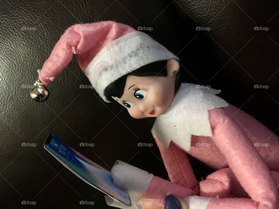 Pink elf talking a selfie 🤳