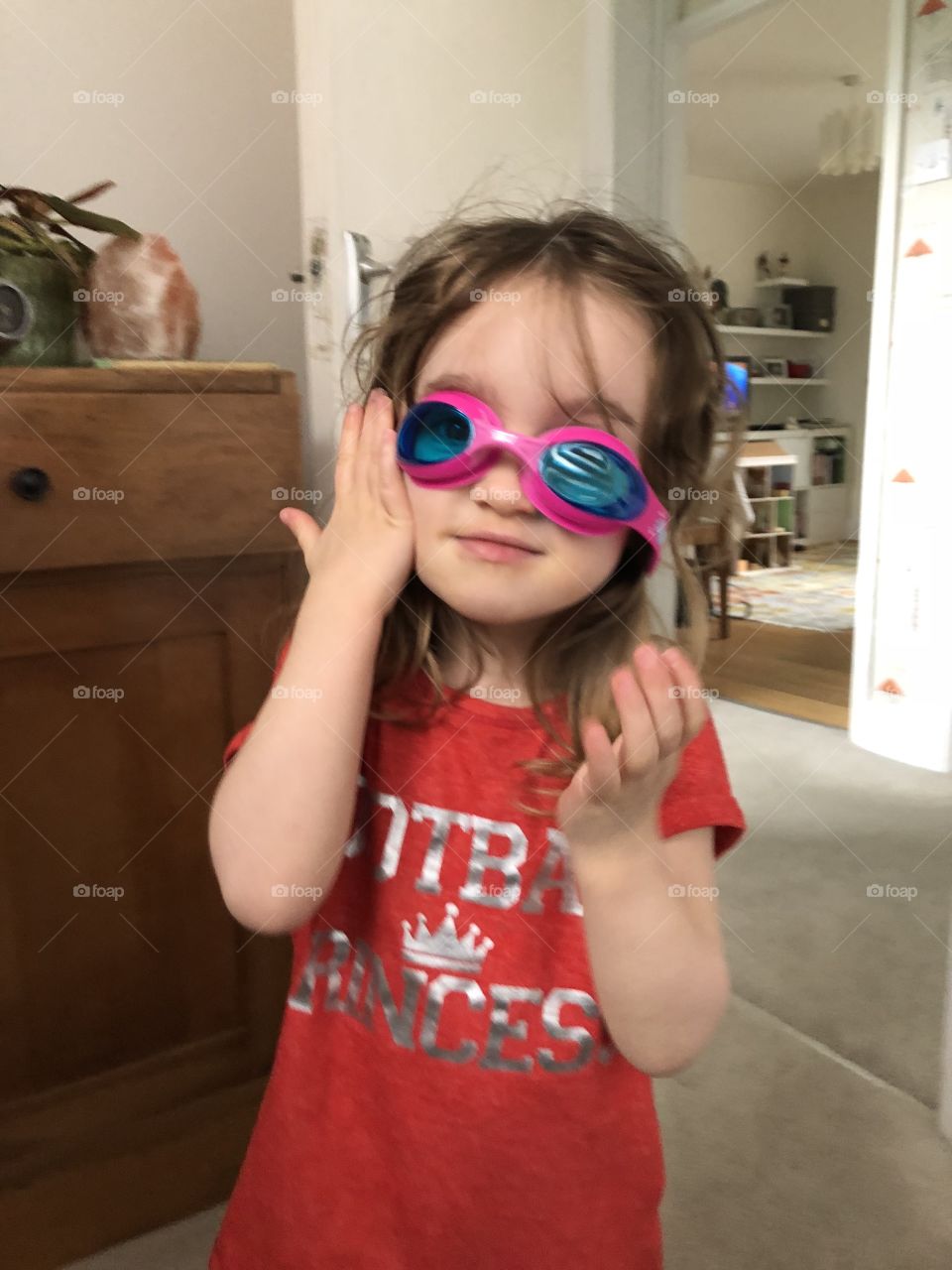 Little girl wearing swimming goggles 