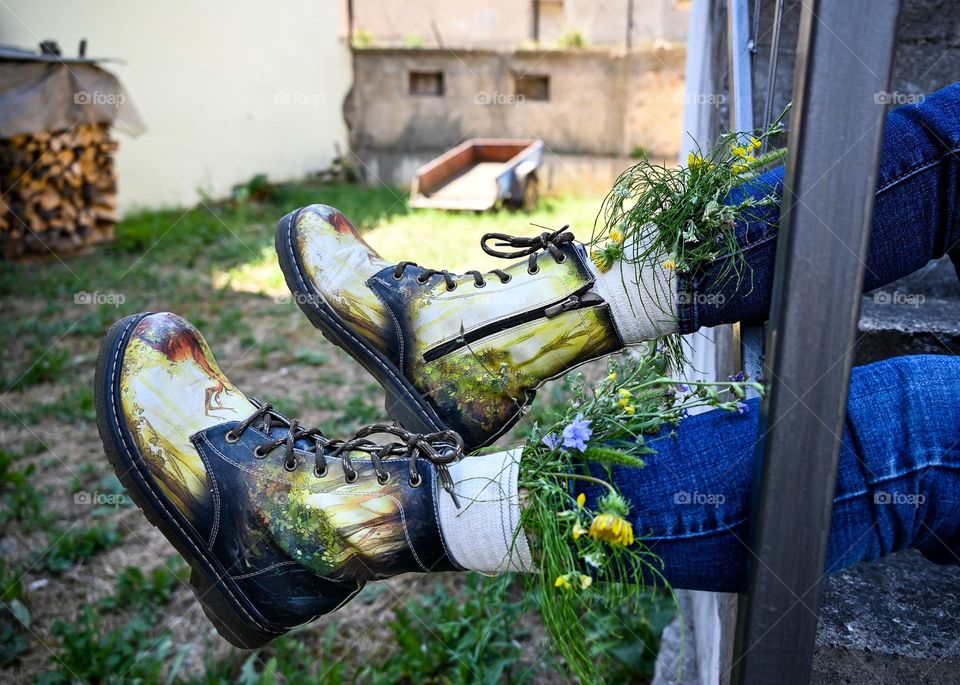 What's that doing here 😃? Woman Have Flowers Inside the Boots