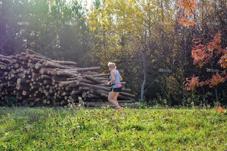 running woman outside, sports time