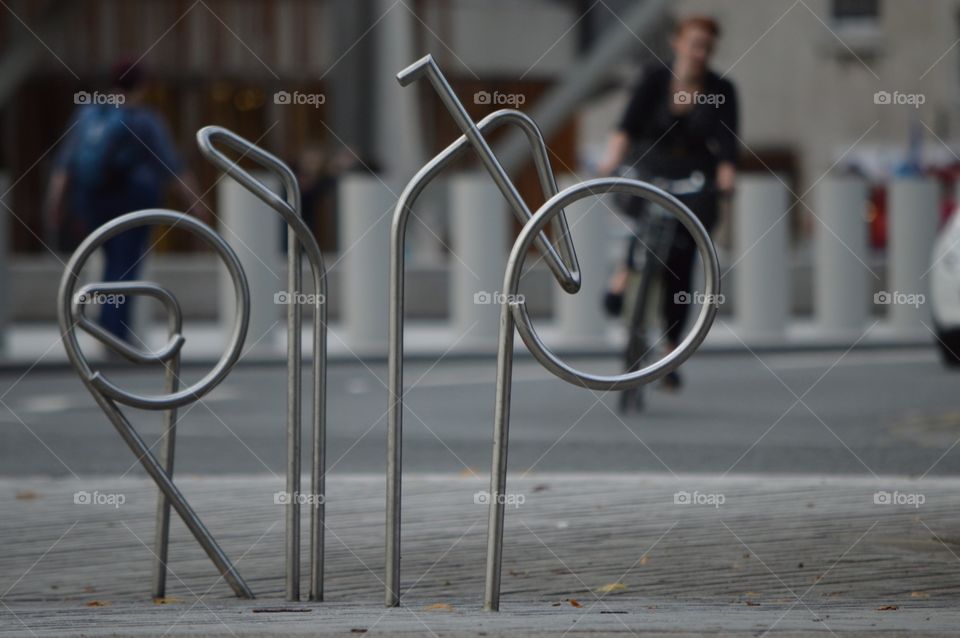 Cyclist. Cycling in the city 