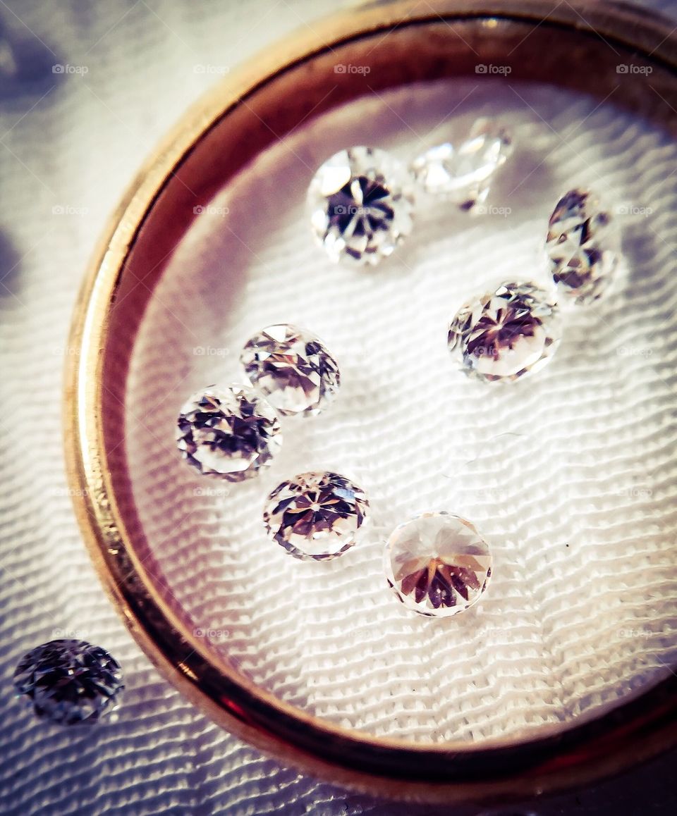 Gold ring with diamonds 