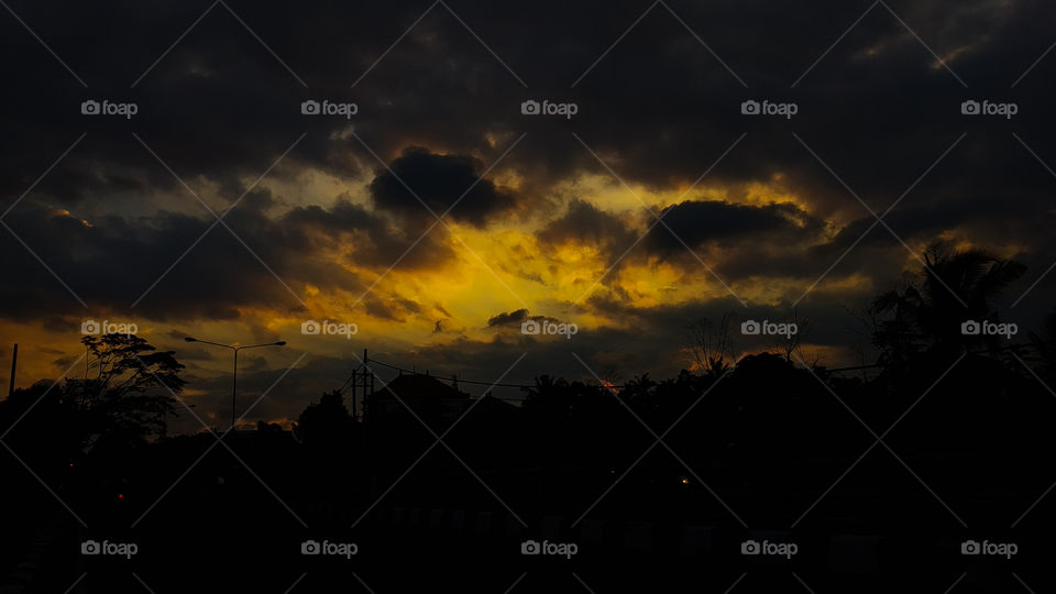 dusk / sunset / cloud and sky