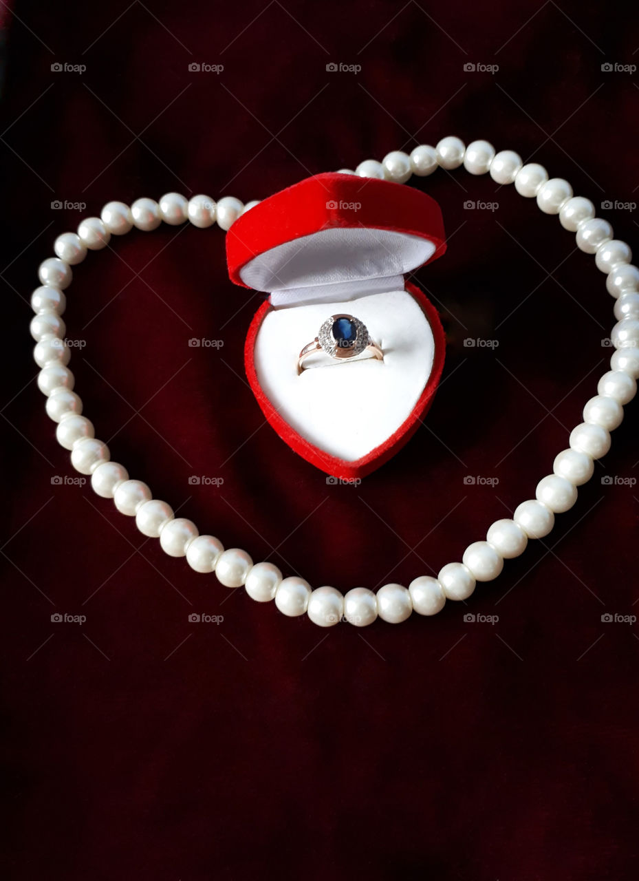 Diamond ring in an armory pearl necklace in the form of a heart