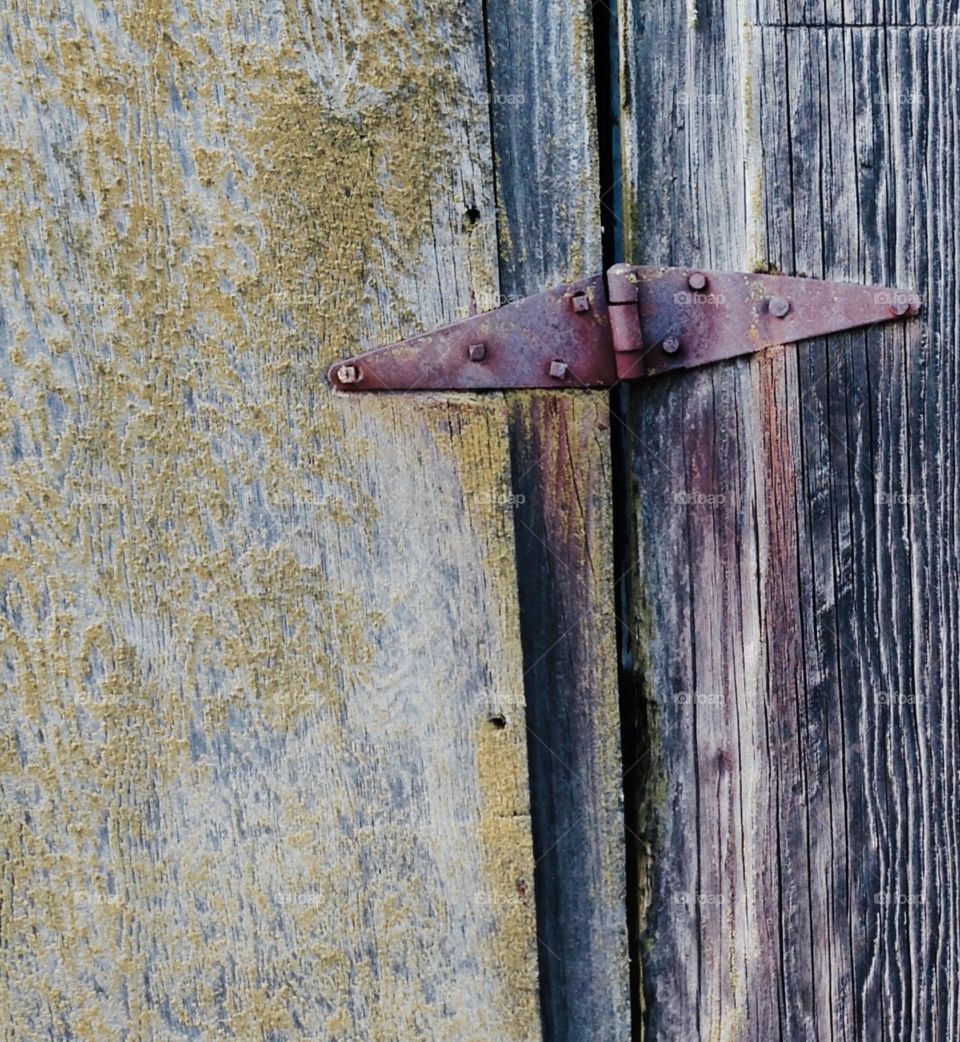 Rust hinge