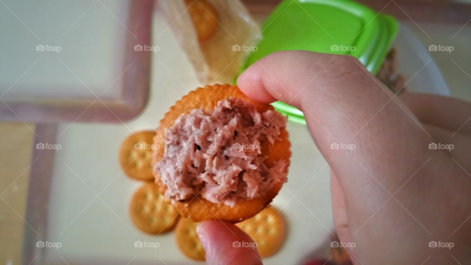 Tuna crackers