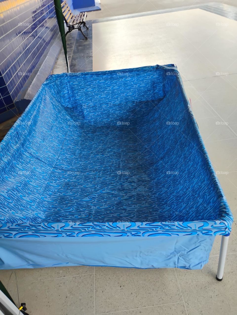 Piscina infantil quadrada, além de proporcionar momentos de diversão, também contribui para o desenvolvimento das habilidades motoras e sociais das crianças, permitindo, que elas interajam com outras crianças e estimulem a criatividade e a imaginação