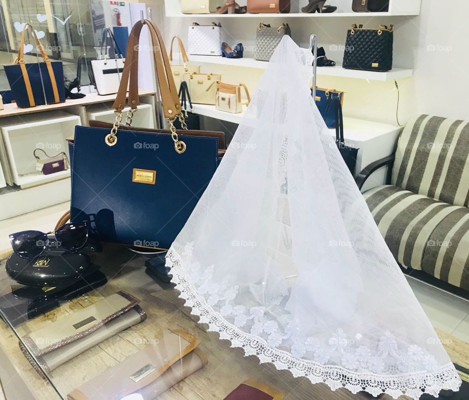 bolsas e véu