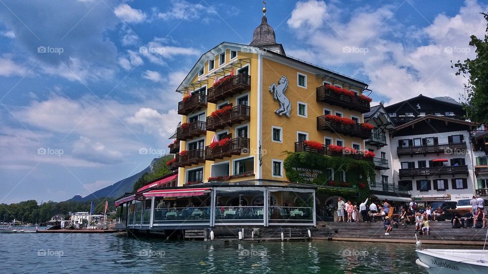 A group of Austrian tourists took pictures at will, the favorite resort of their life.