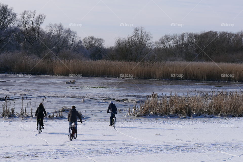 Mountain biking in the snow 