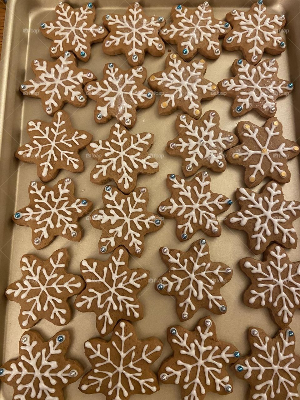 Snowflake gingerbread cookies
