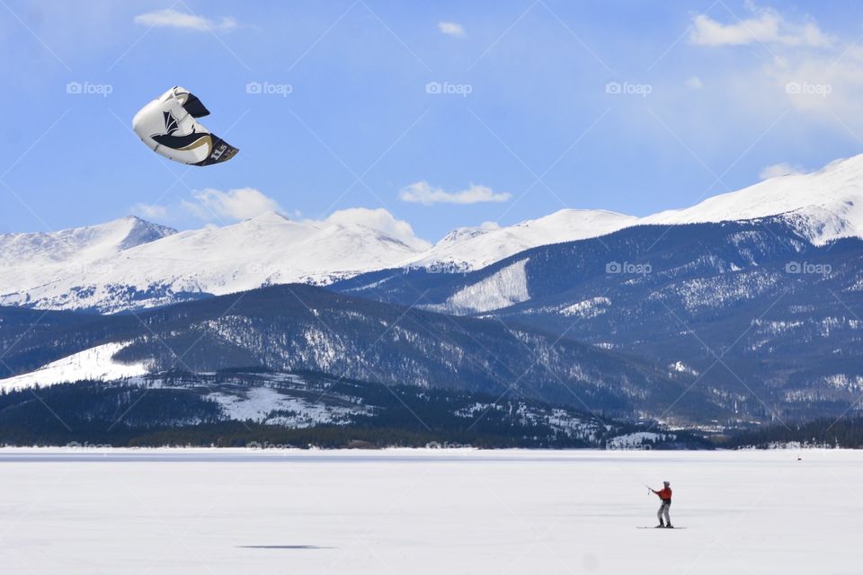 Para ice skiing