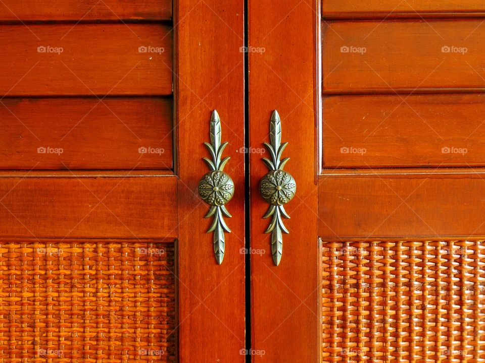 Random photos of two knobs on cabinet doors.