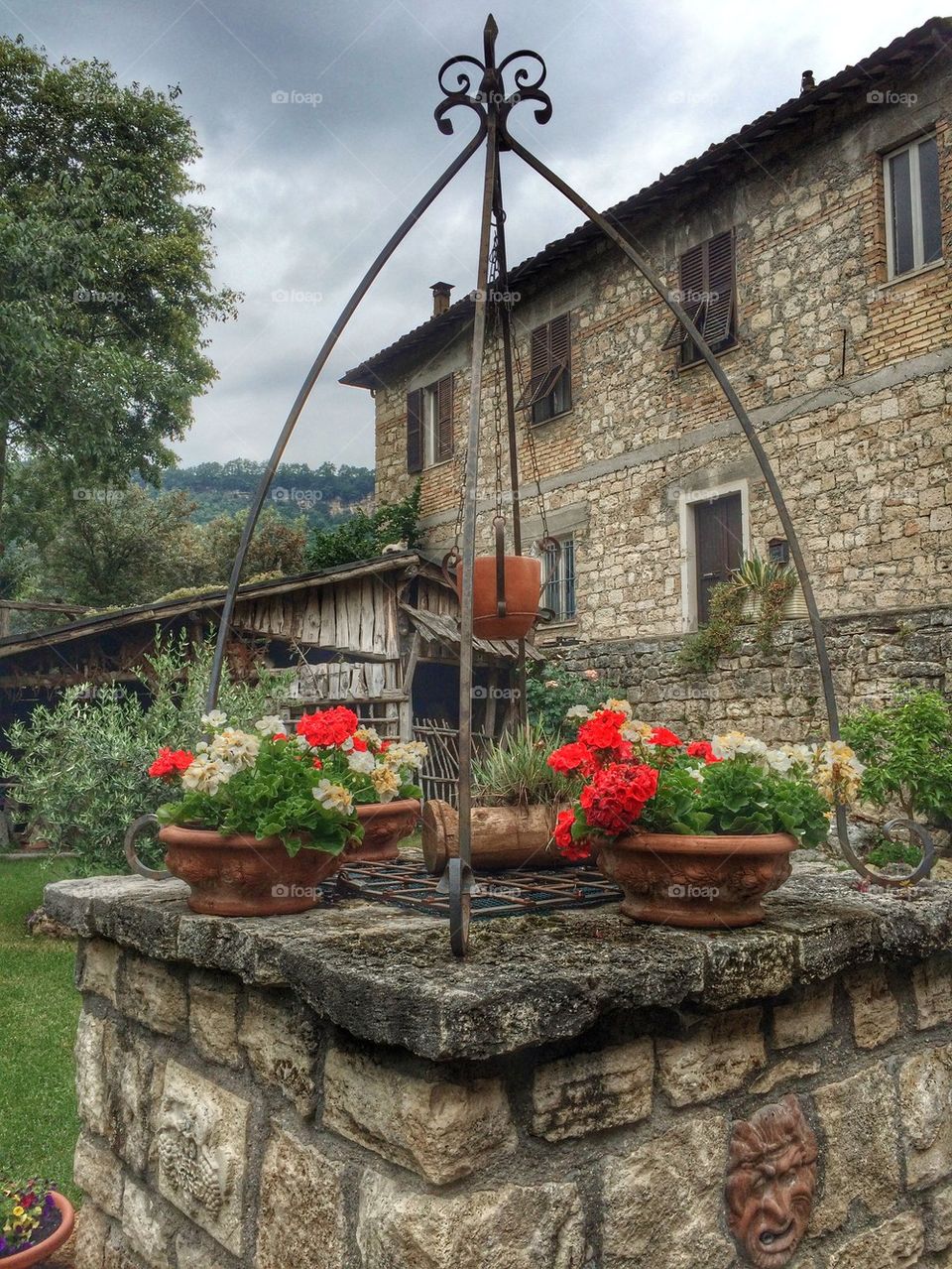 Castel Trosino, old well in the village