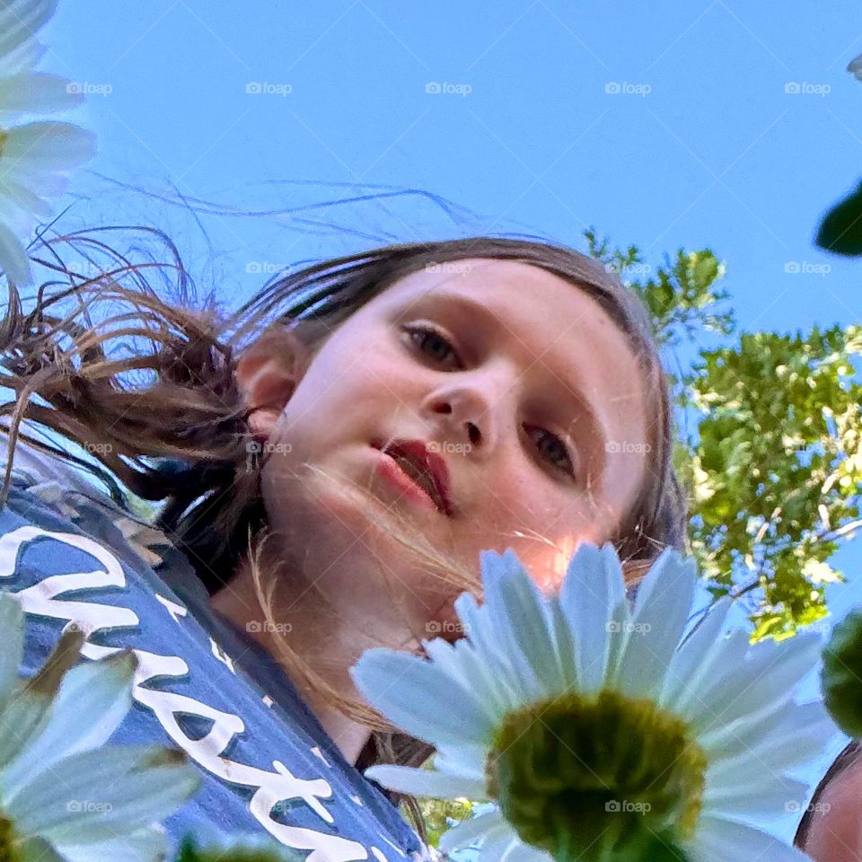 Girl with Daisies 