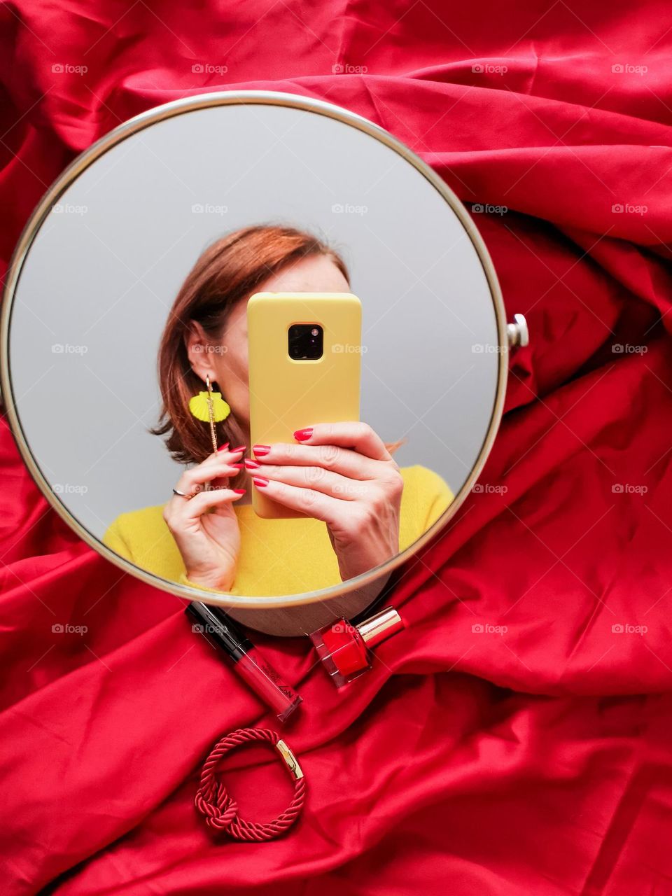 Not ordinary reflection in the mirror. Red and yellow. Huawei mate 20 pro.