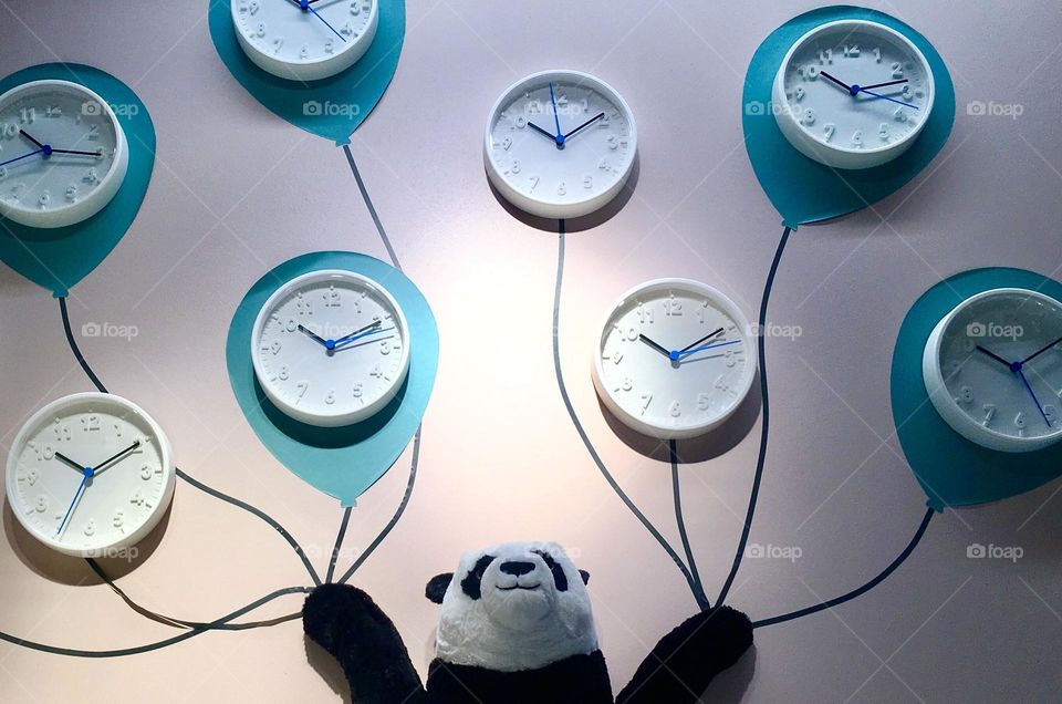 Geometric Series: Circle; a panda and clock balloons
