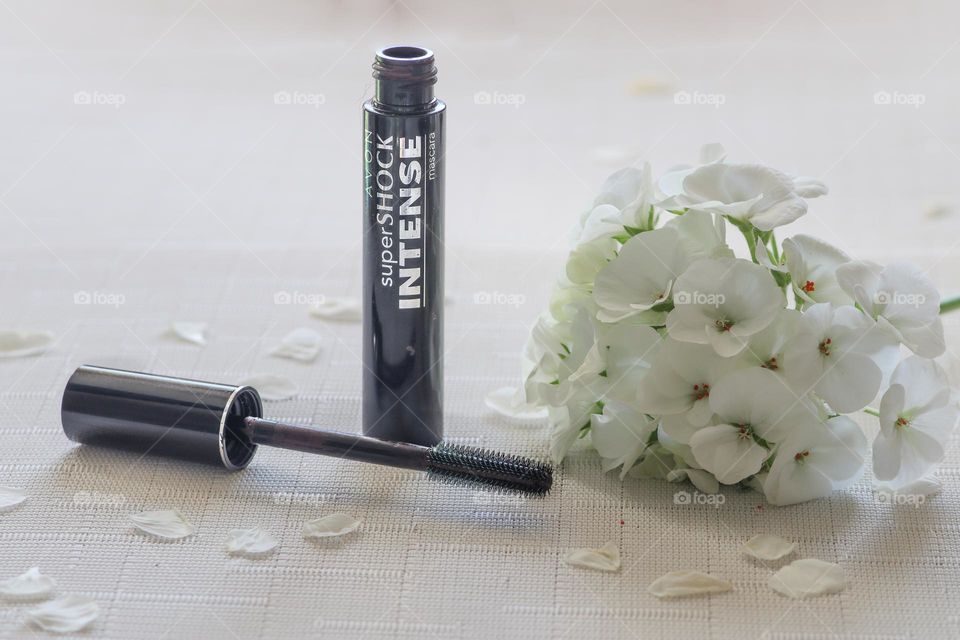 Mascara in a pretty flowery set up