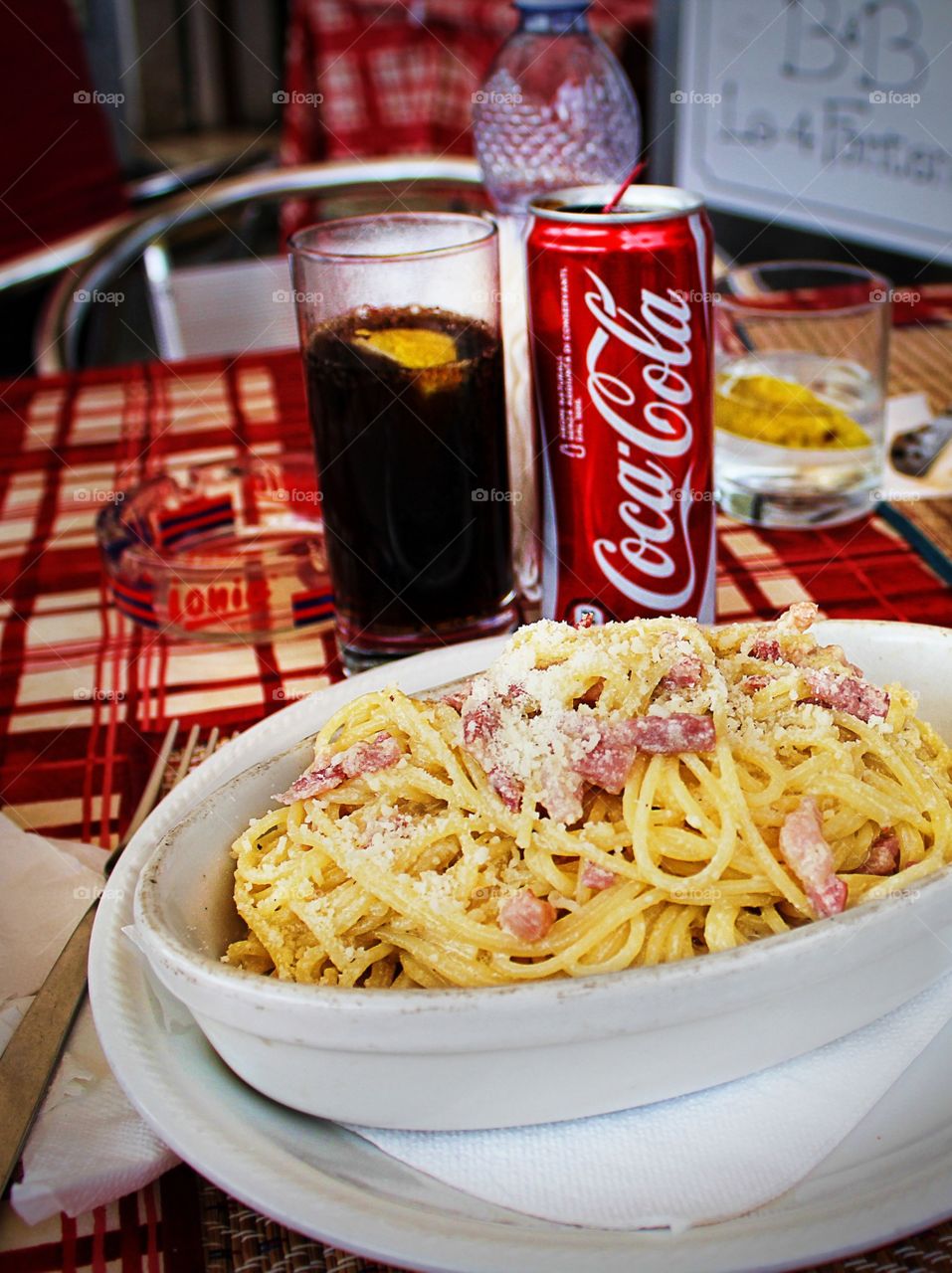 spaghetti food with coca cola