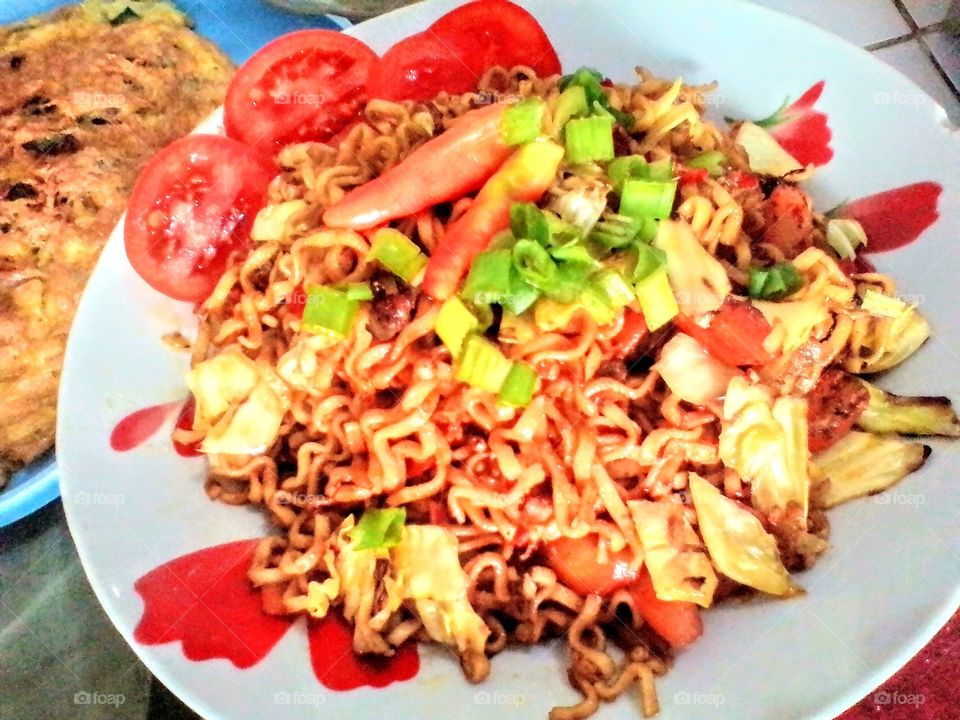 Spicy fried noodles