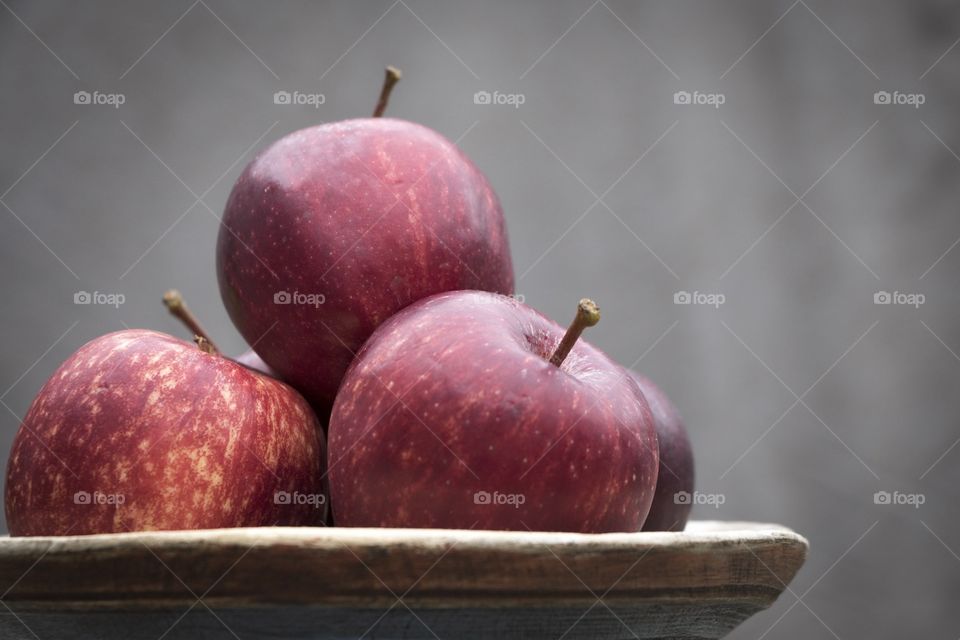 Apples in plate