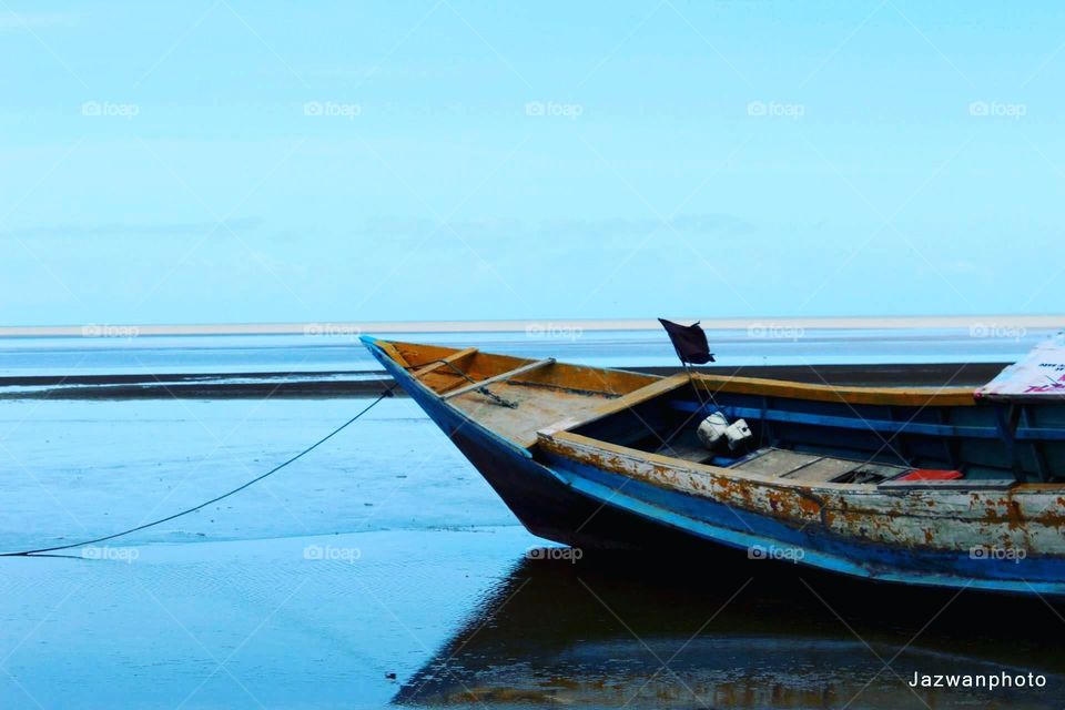 Old boat on bayun beach