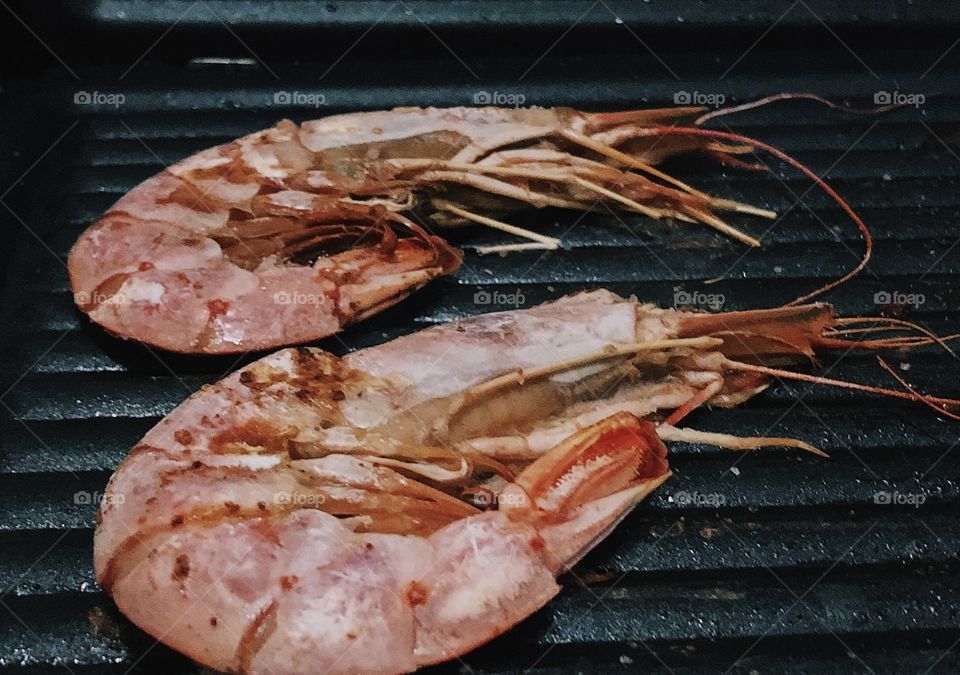 Cooking shrimp on the grill