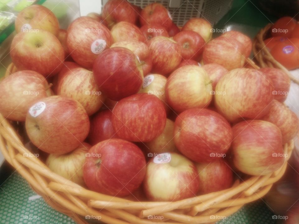 one apple a day, keeps the doctor away