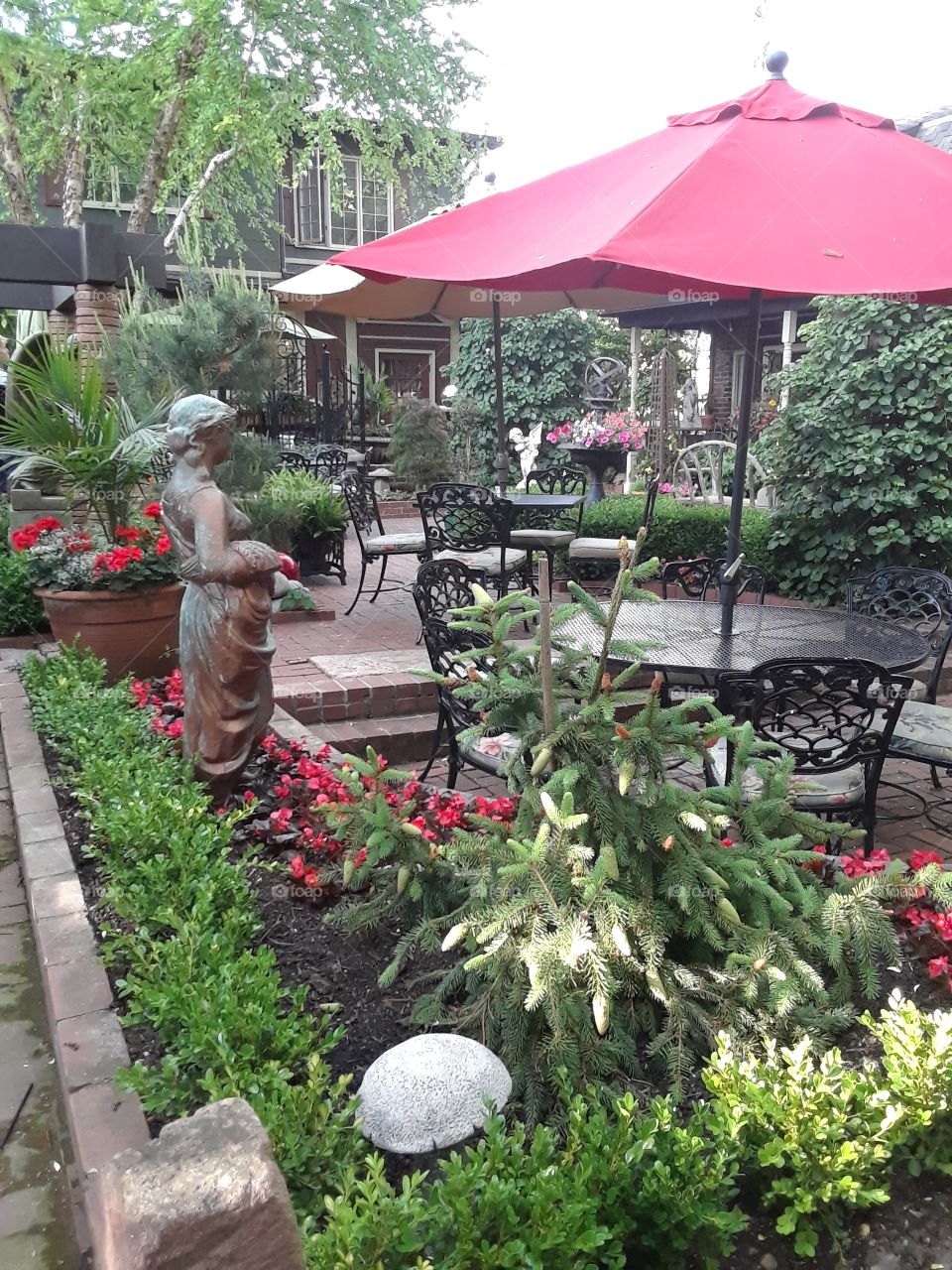 Vivilore restraurant Independence Missouri garden patio dining room