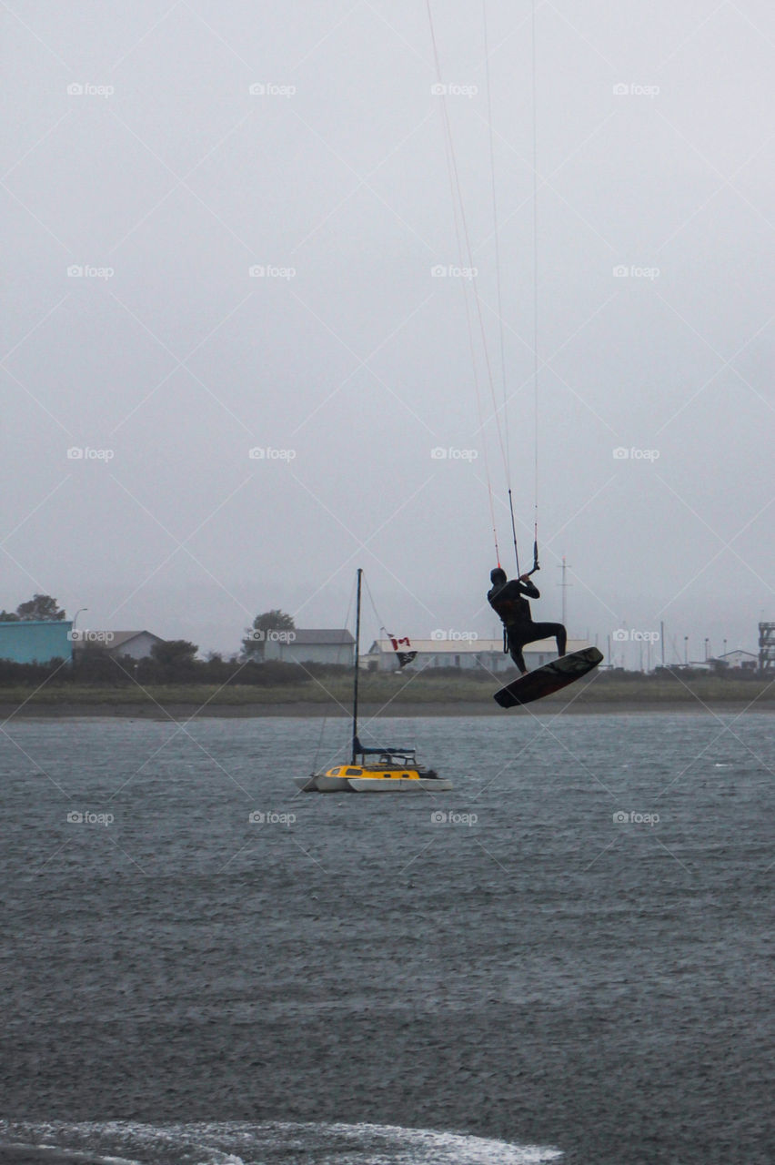 It is almost always windy on the Canadian Pacific Coast. This makes it perfect for sailers & when there’s even more wind, kiteboarders! This boarder went airborne when his kite caught a big gust! Now that’s a great way to get from Point A to B! 💨