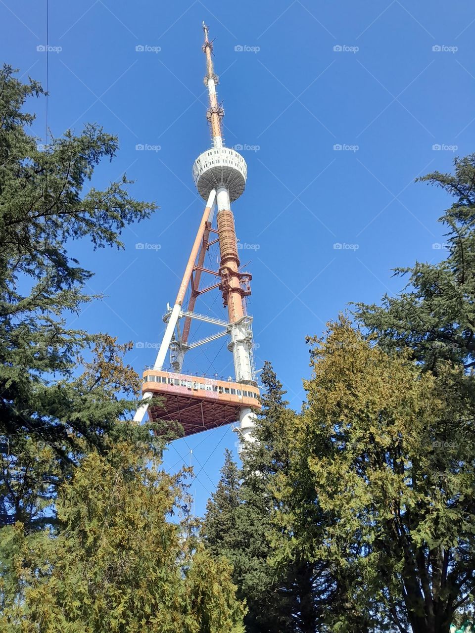 Telecommunications tower