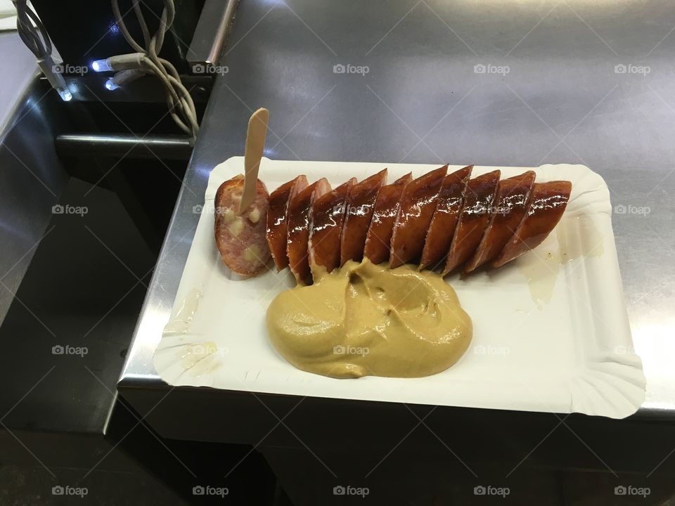 Vienna cheese sausage with mustard 