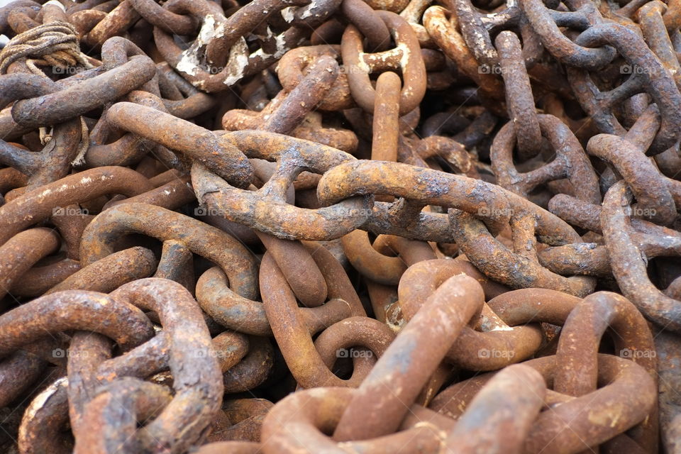 pile of rusty chains