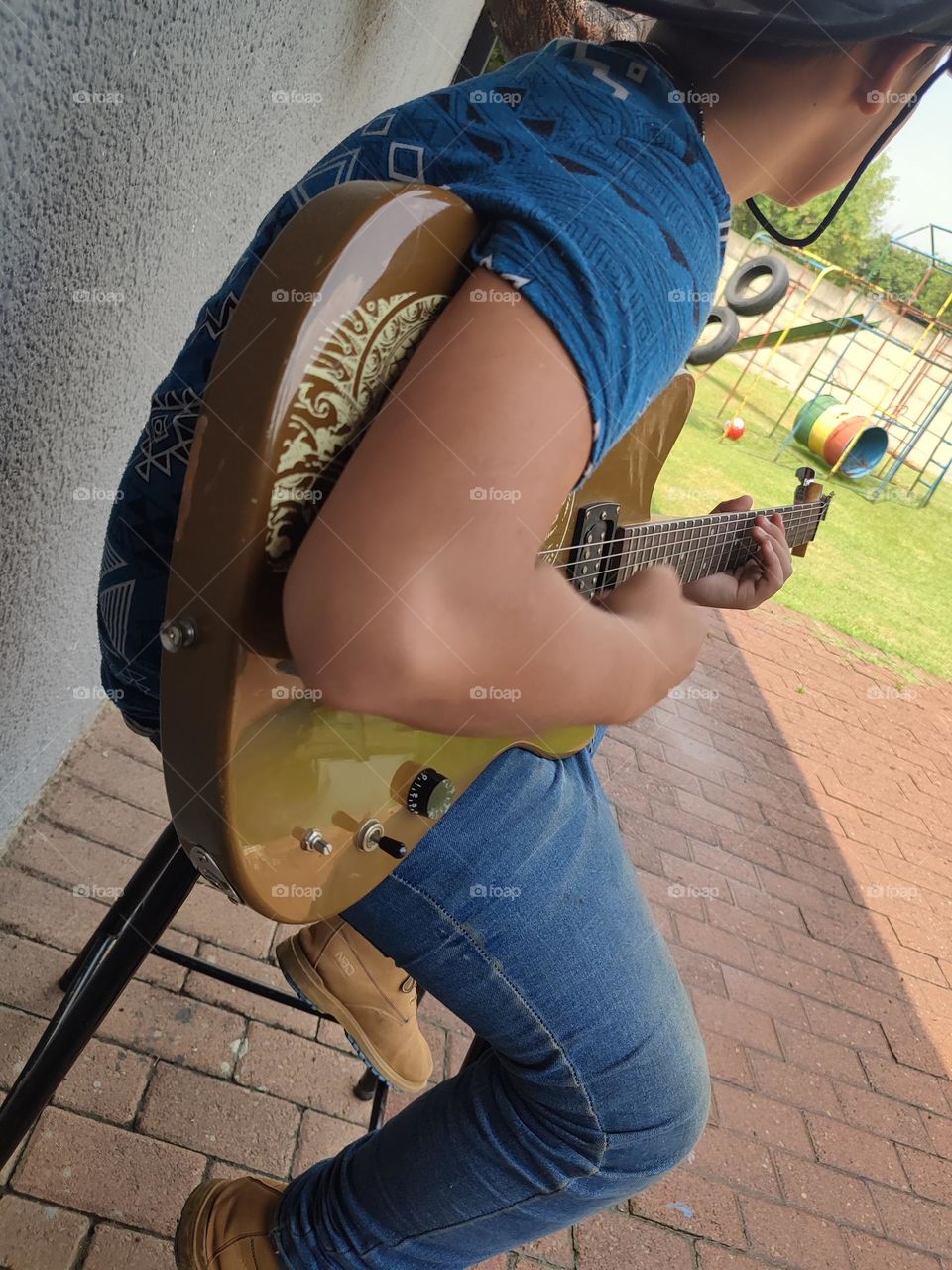 Playing the Electric Guitar