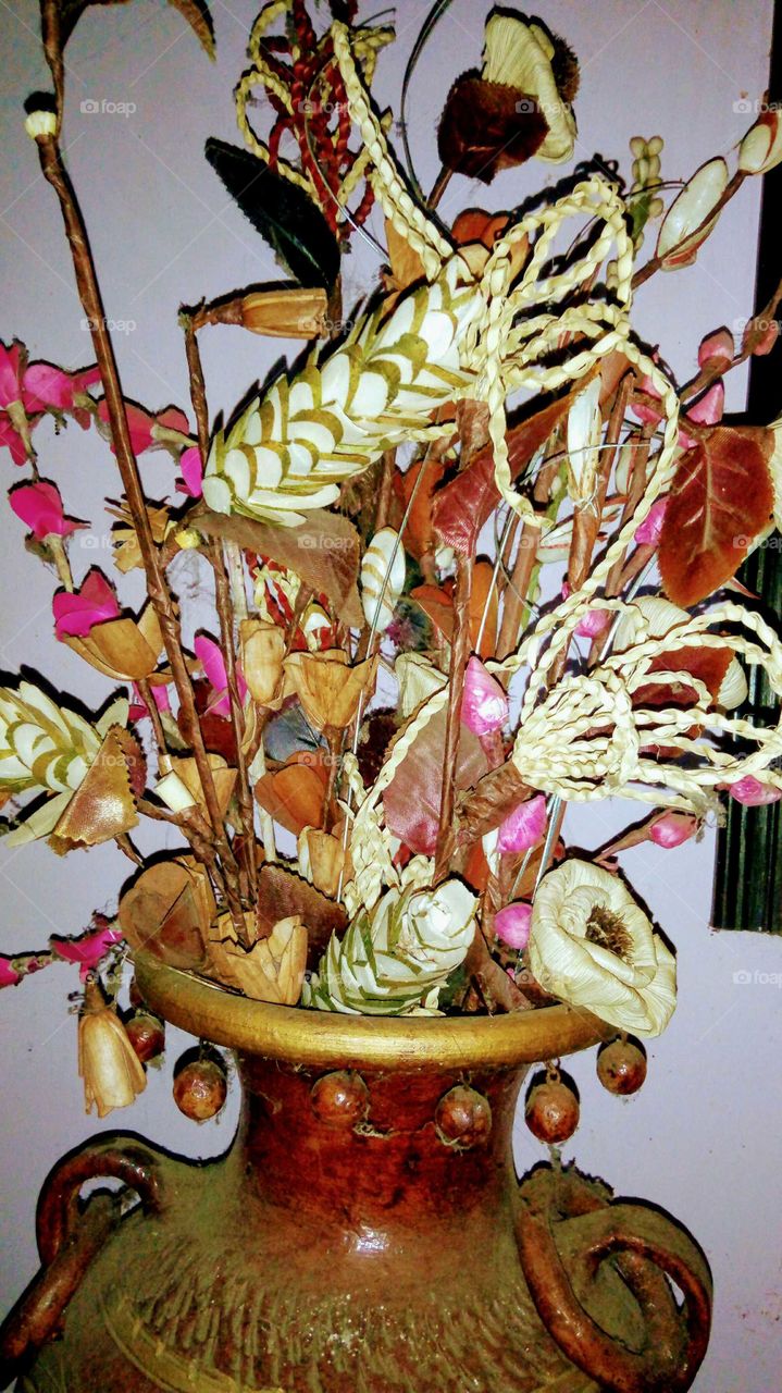 Beautiful handcraft of artificial flowers.. In vase