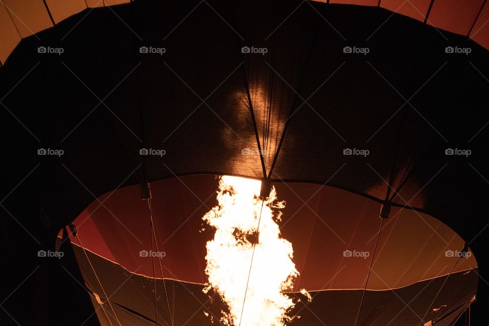 Fill gas into the ballon