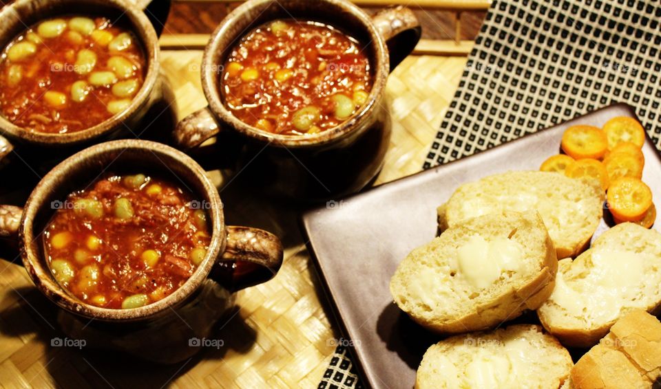 Stew and baguettes 