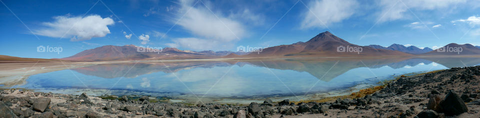 Laguna Blanca in Bolivian Salar de Uyuni