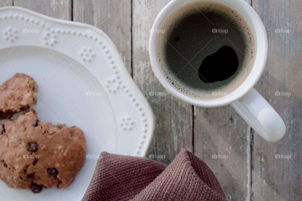 Flat lay of a “Giant Breakfast Cookie” and coffee, white stoneware and a brown fabric napkin on a weathered, wooden surface
Yum! 🍪☕️😋
