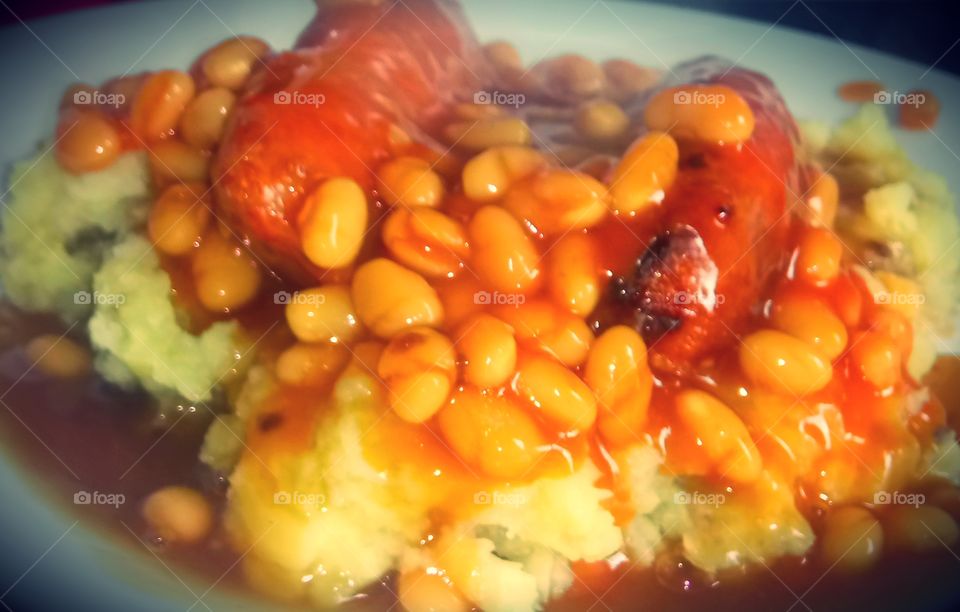 Tomato sausage, beans, mash and gravy yummy, me and my husband like tomato Sausages and we like our mash with the skin still on.