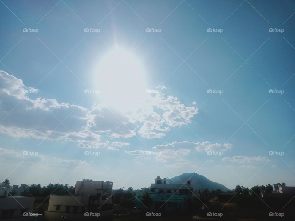 *ravarma vanguvo*  Powerful sunlight, Sparkling clouds, Blue sky